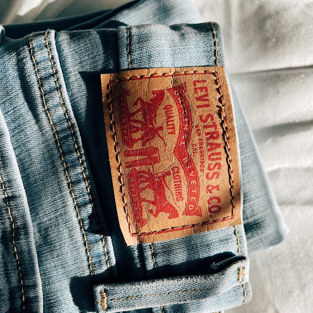 levi’s super skinny size 25